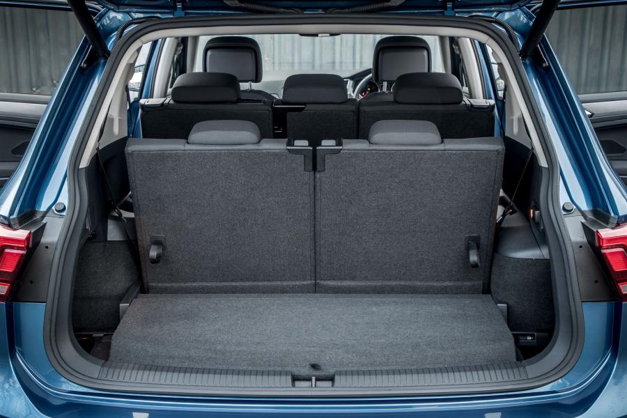 Багажник Volkswagen Tiguan Allspace 2018 года  (UK) (фото 8 из 40)